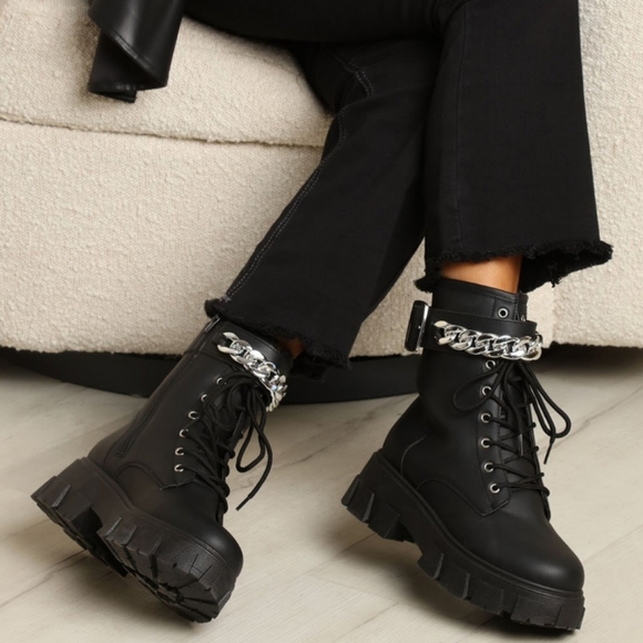 🖤⛓NWB Black Chain Platform Boots ⛓🖤 - Picture 3 of 3